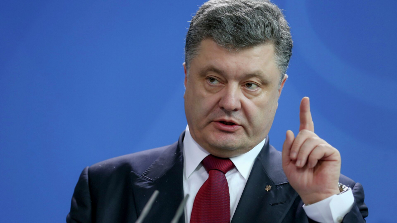 Порошенко* подал в суд на секретаря СНБО Украины