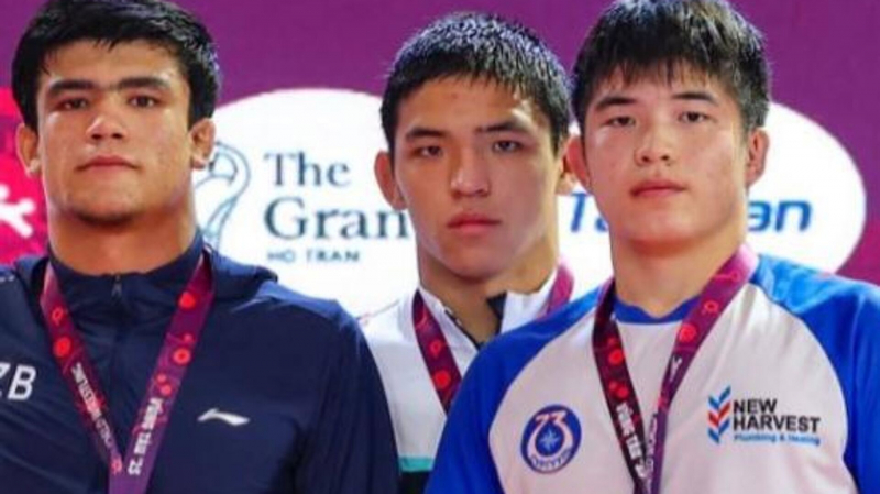 13 золотых медалей завоевали казахстанские борцы на чемпионате Азии